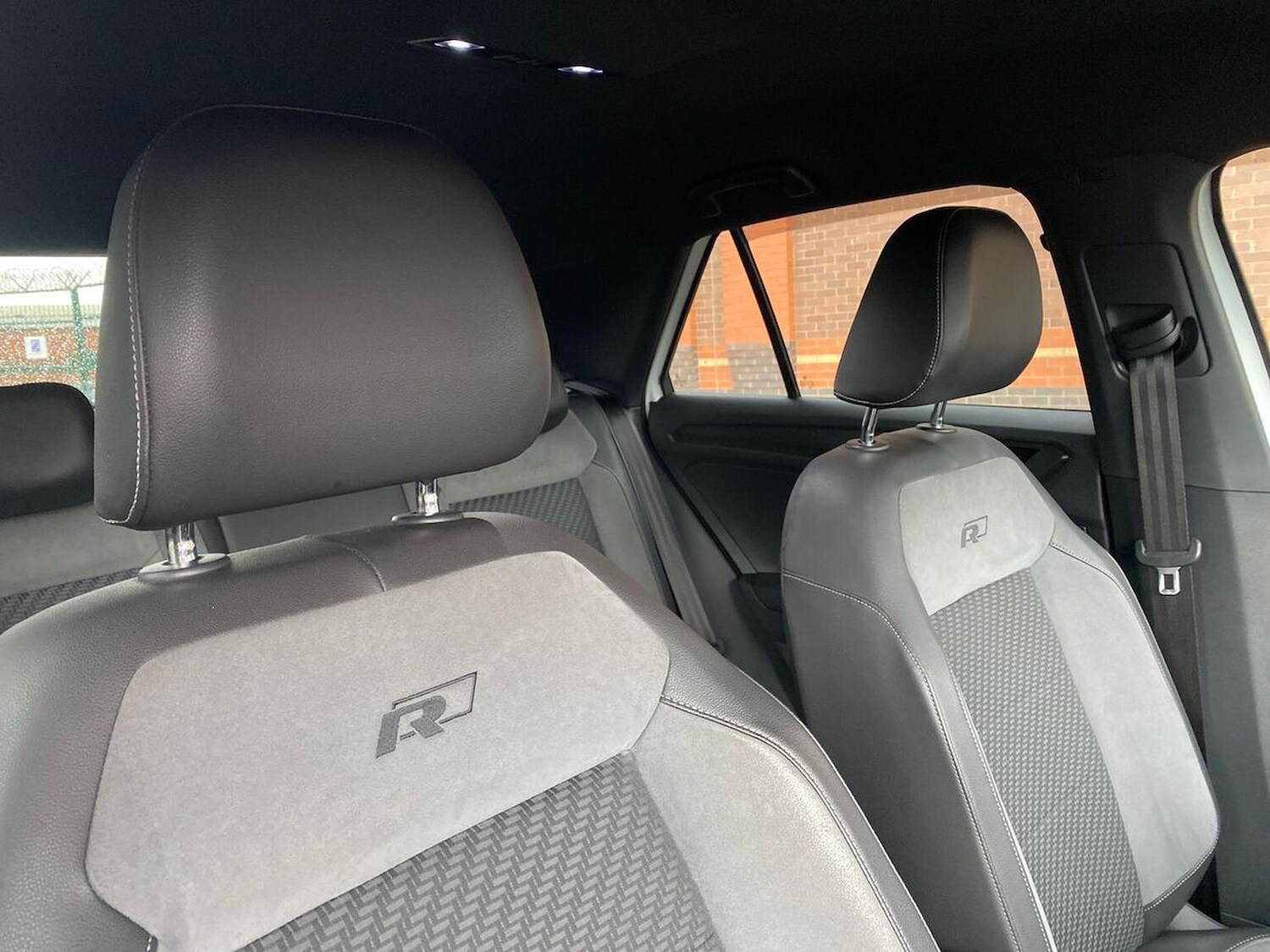 Used Volkswagen T-Roc 2018 for sale - 76682572: Photo 31