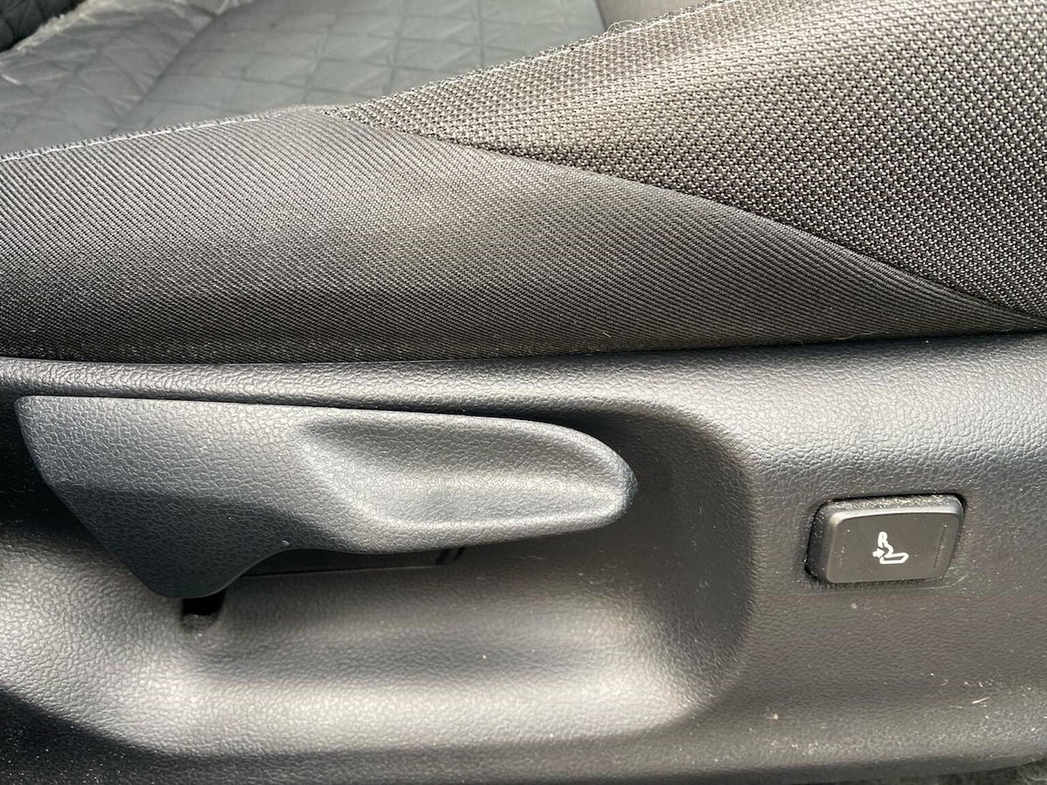 Used Toyota C-HR 2020 for sale - 76430828: Photo 30