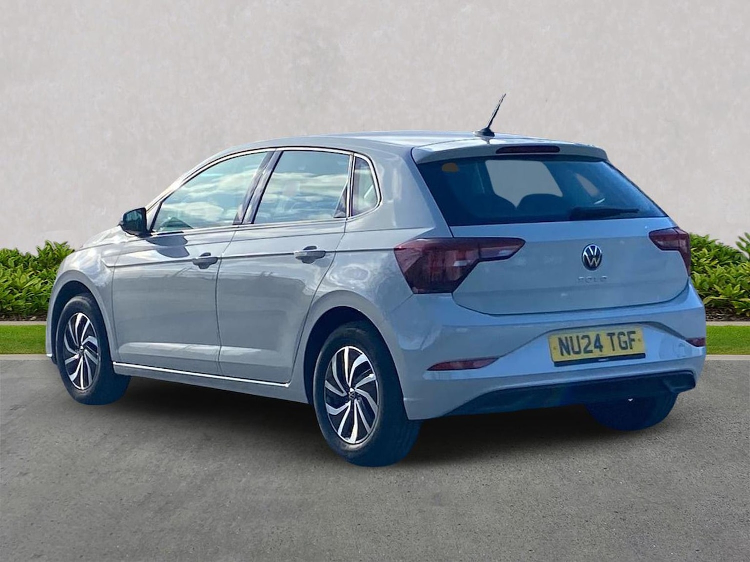 Used Volkswagen Polo 2024 for sale - 78194760: Photo 2