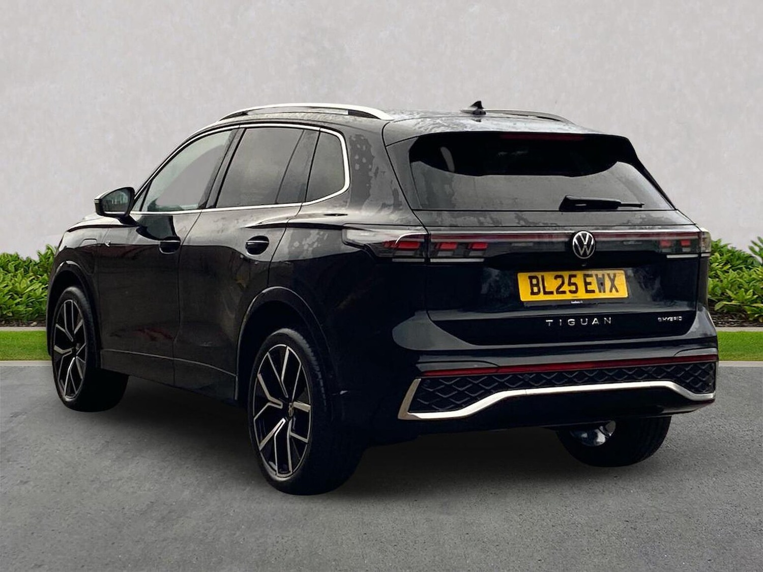 Used Volkswagen Tiguan 2025 for sale - 77065769: Photo 2