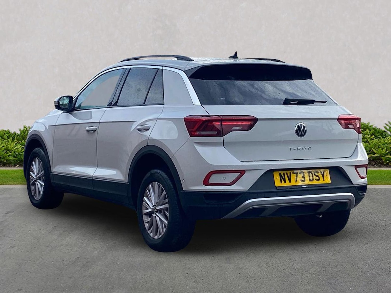 Used Volkswagen T-Roc 2023 for sale - 76490645: Photo 2