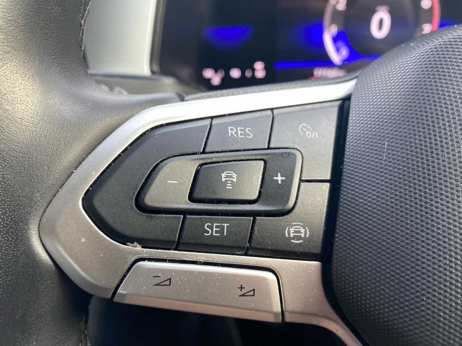 Used Volkswagen T-Roc 2023 for sale - 76490645: Photo 26