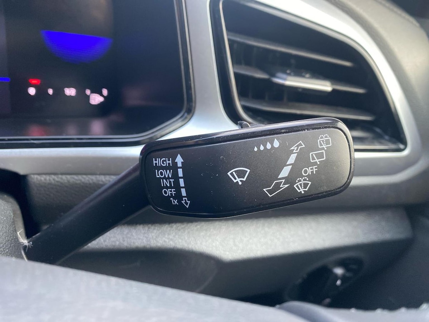 Used Volkswagen T-Roc 2023 for sale - 76490645: Photo 27