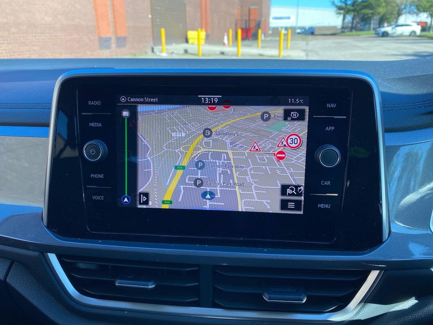 Used Volkswagen T-Roc 2024 for sale - 76030345: Photo 24