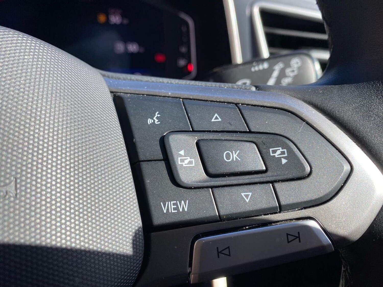 Used Volkswagen T-Roc 2024 for sale - 76030345: Photo 26