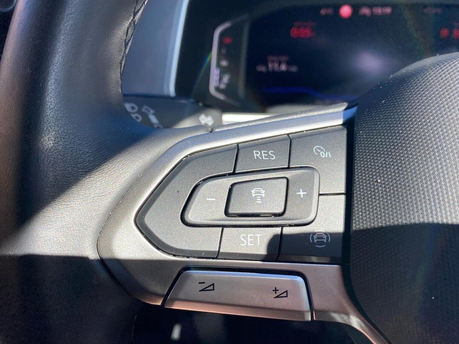 Used Volkswagen T-Roc 2024 for sale - 76030345: Photo 27