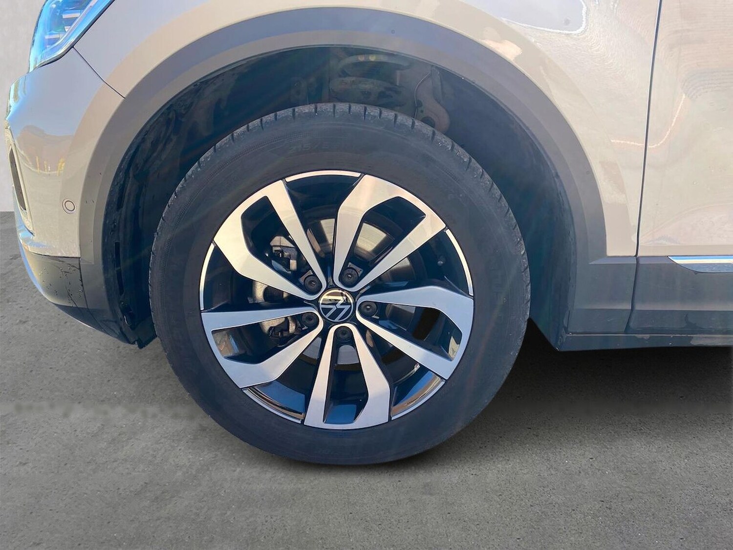 Used Volkswagen T-Roc 2024 for sale - 76030345: Photo 6