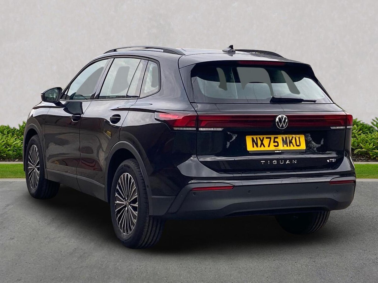 Used Volkswagen Tiguan 2025 for sale - 76149701: Photo 2