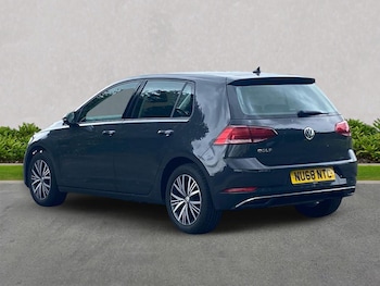 Used Volkswagen Golf 2018 for sale - 78756474: Photo