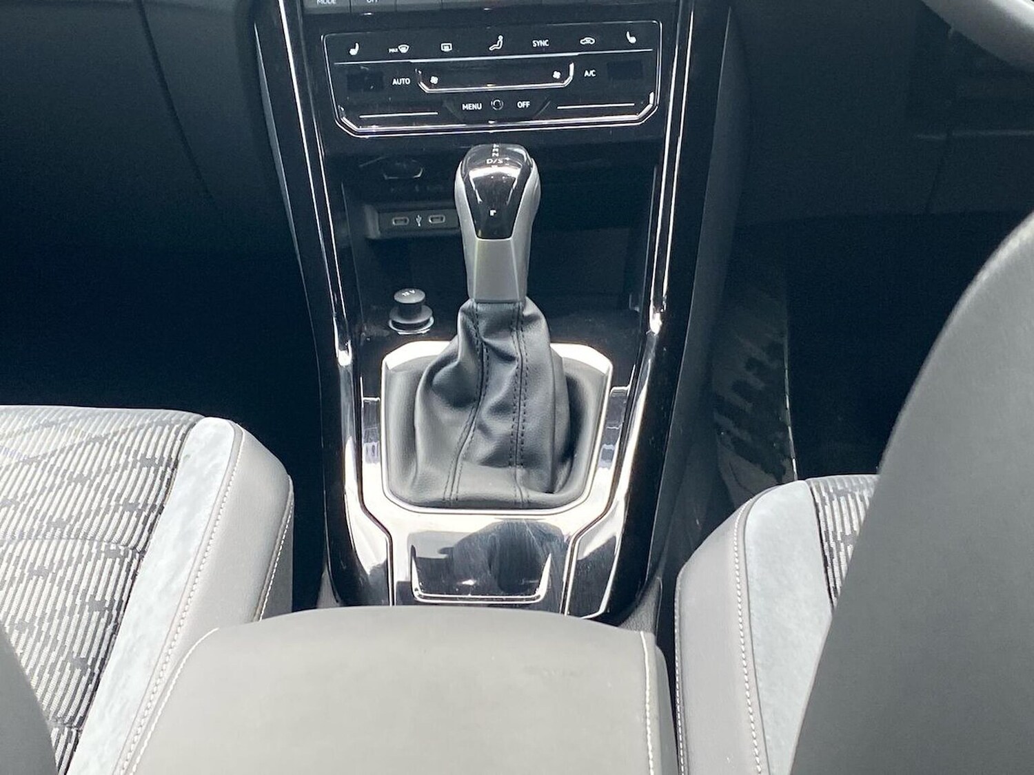 Used Volkswagen T-Roc 2025 for sale - 78070633: Photo 13