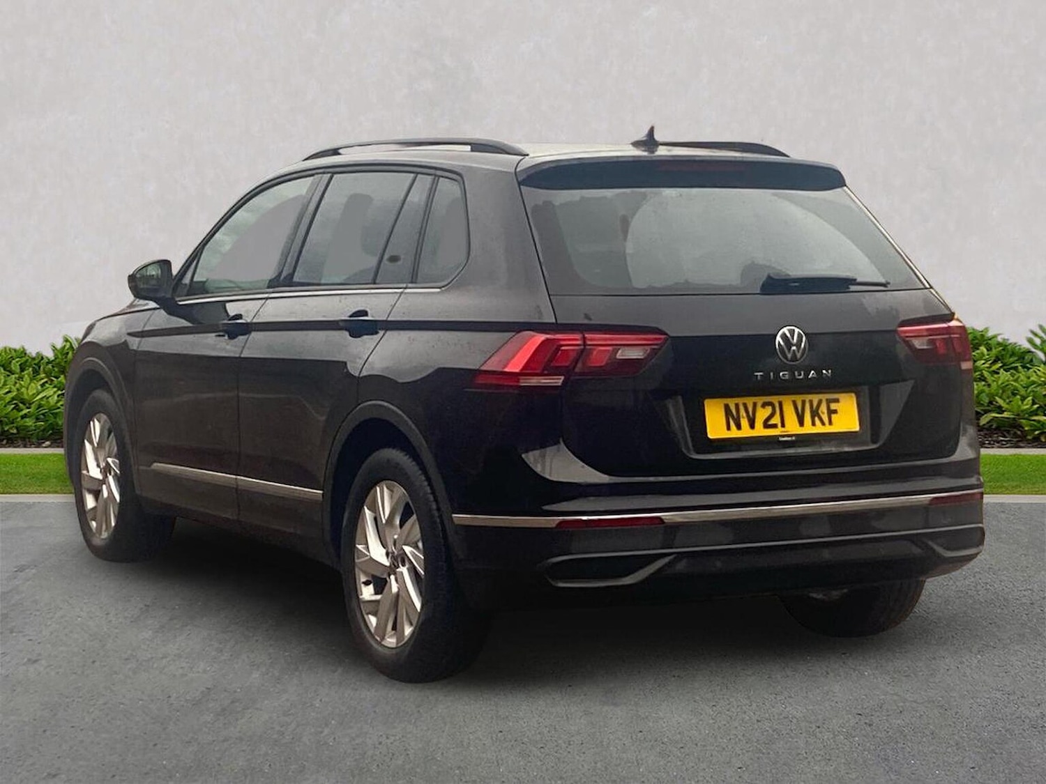 Used Volkswagen Tiguan 2021 for sale - 76490651: Photo 2