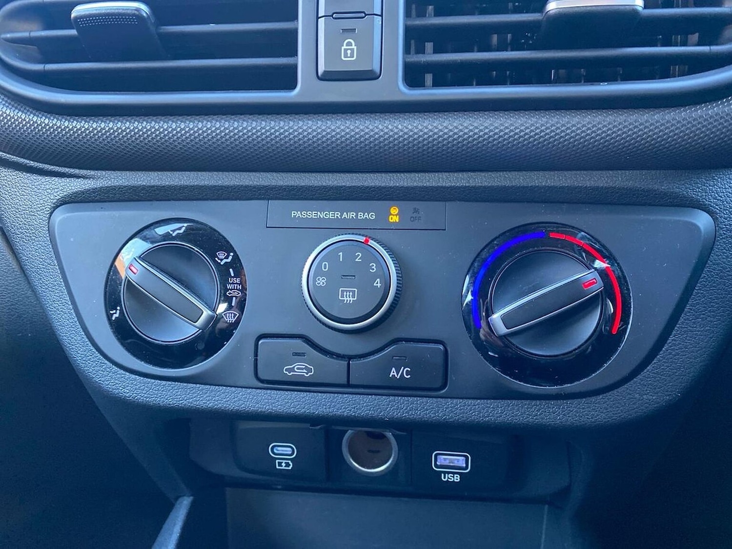 Used Hyundai i10 2024 for sale - 76402457: Photo 12