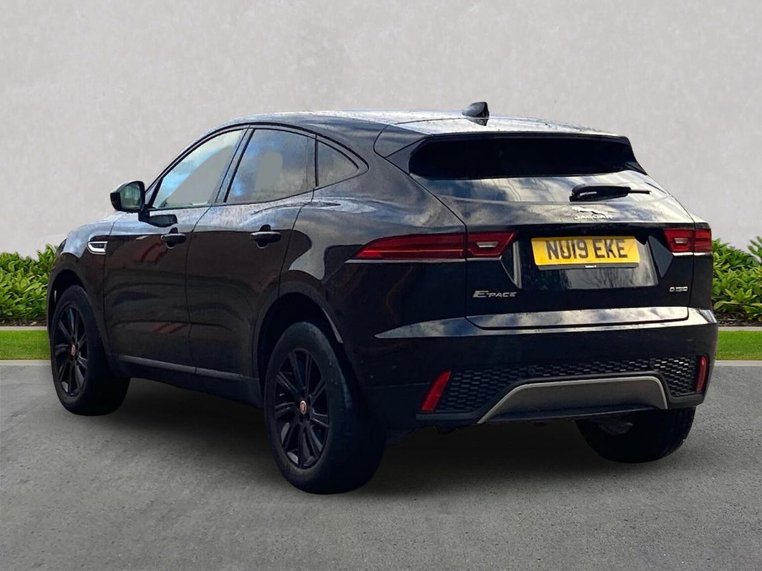 Used Jaguar E-Pace 2019 for sale - 76682570: Photo 2