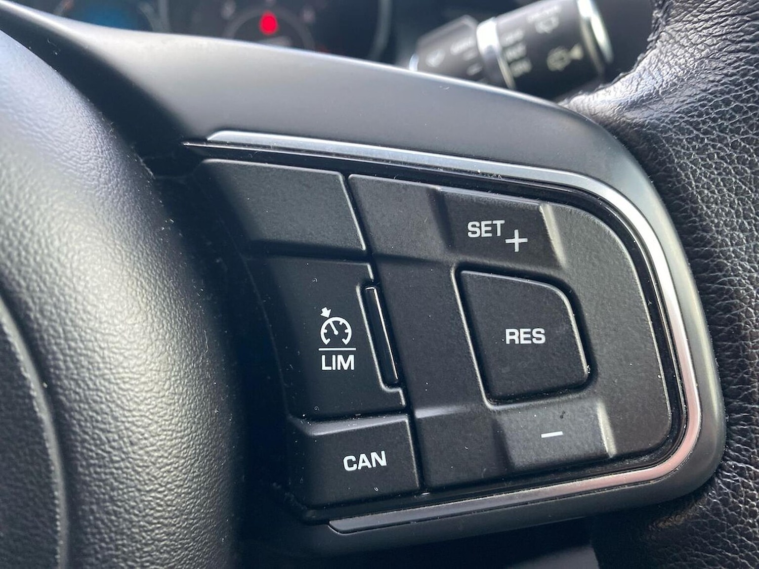 Used Jaguar E-Pace 2019 for sale - 76682570: Photo 26