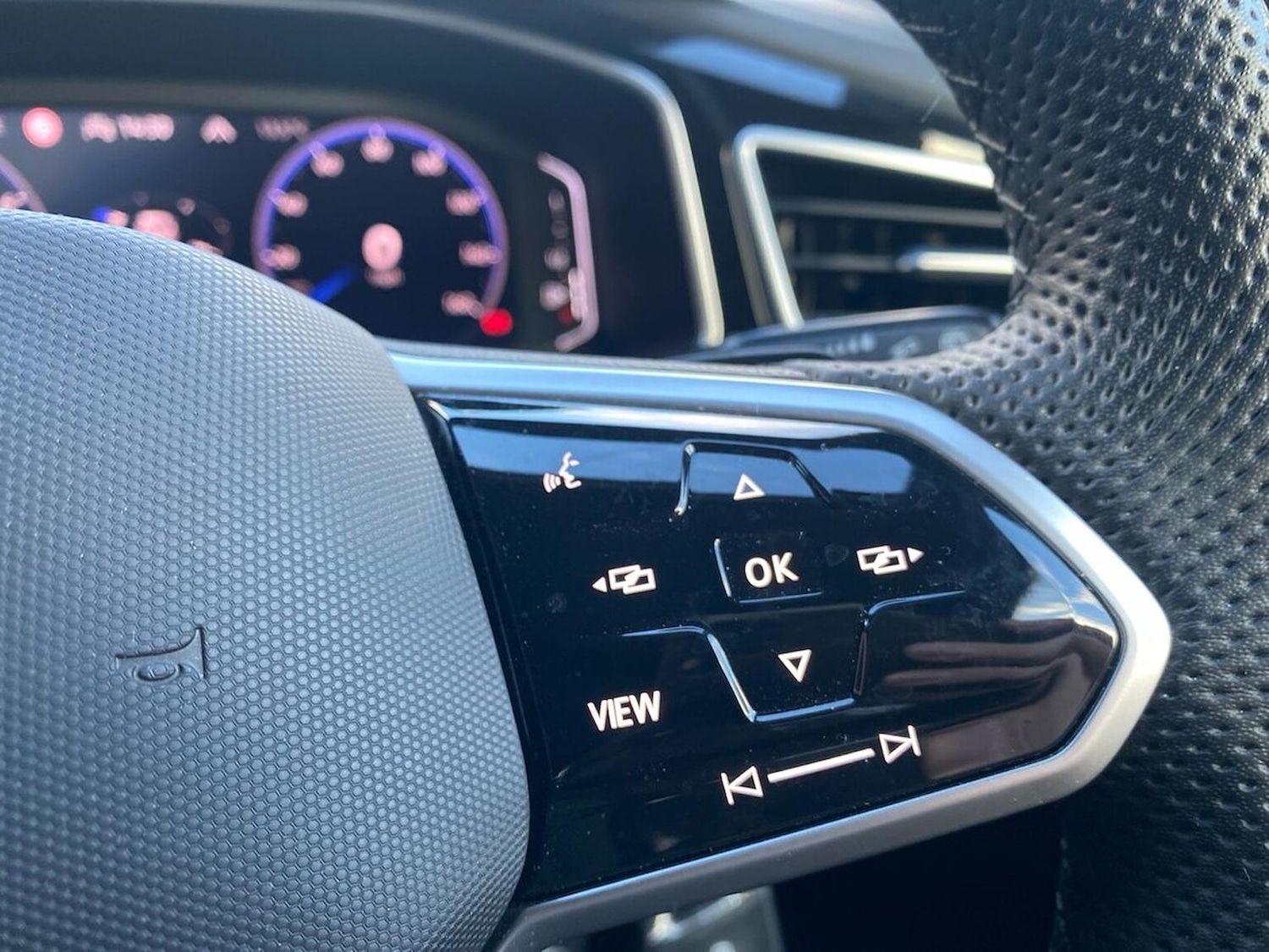 Used Volkswagen T-Roc 2023 for sale - 76413983: Photo 26