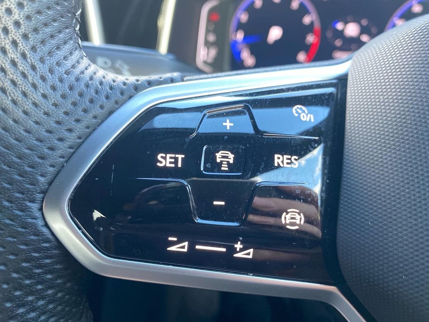 Used Volkswagen T-Roc 2023 for sale - 76413983: Photo 27