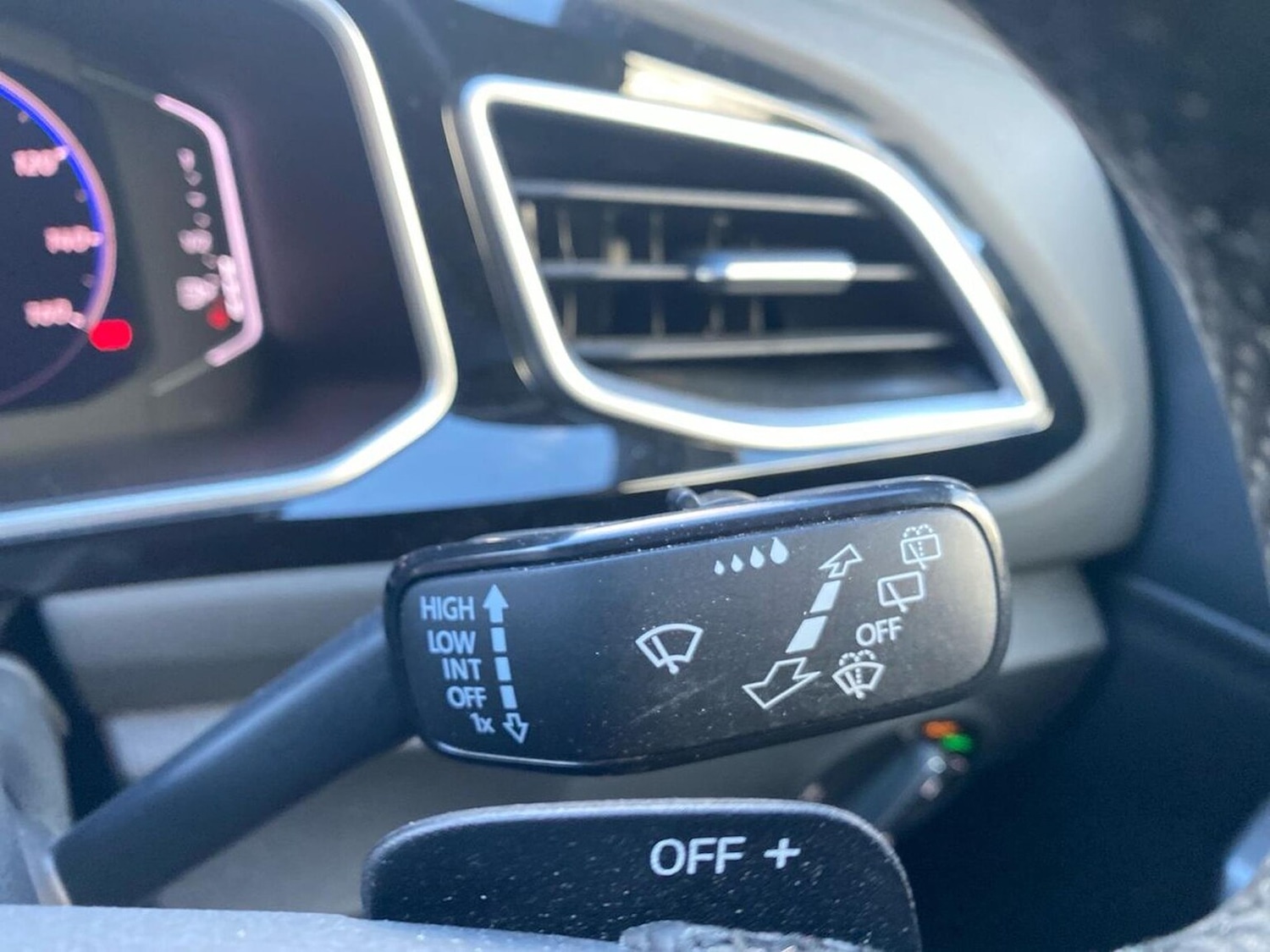 Used Volkswagen T-Roc 2023 for sale - 76413983: Photo 28