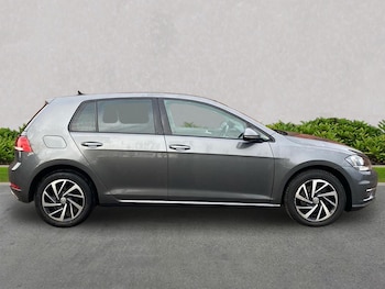 Used Volkswagen Golf 2019 for sale - 76517969: Photo