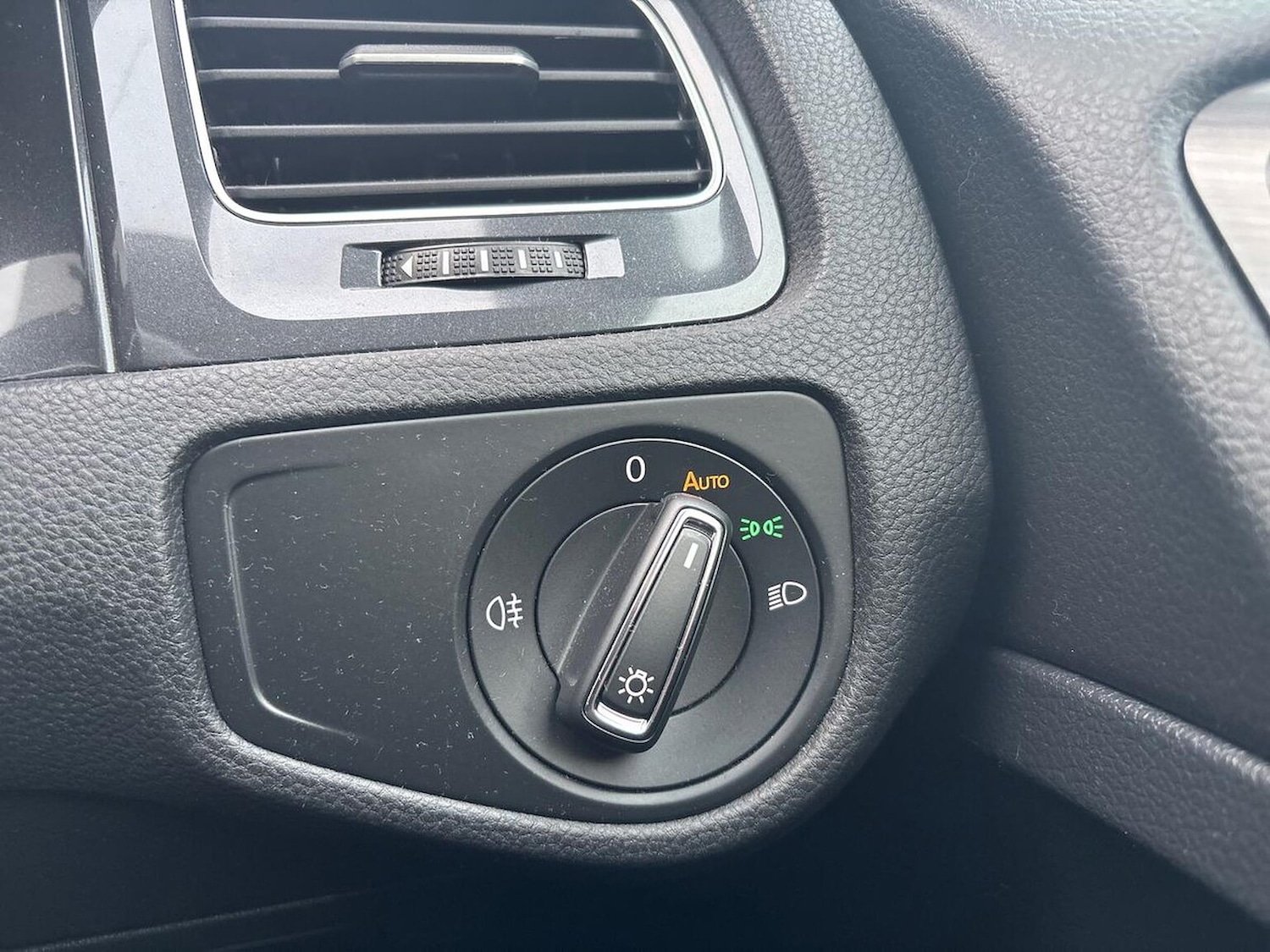 Used Volkswagen Golf 2018 for sale - 77073249: Photo 24