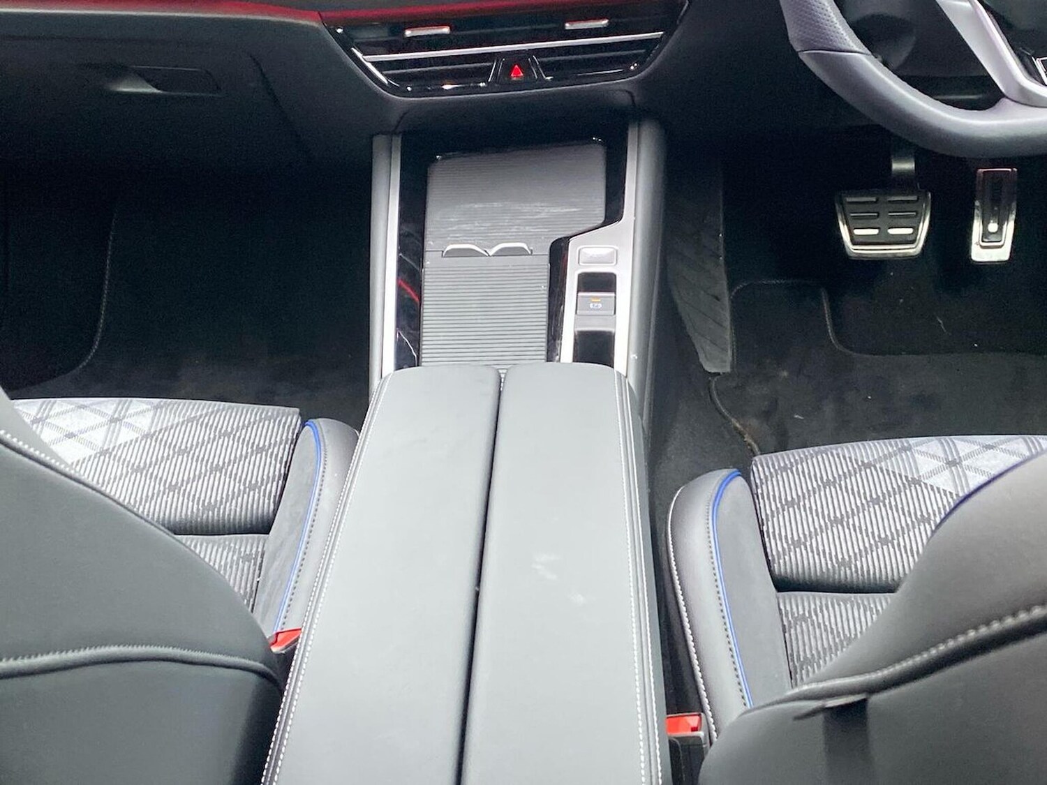 Used Volkswagen Passat 2025 for sale - 77528880: Photo 13