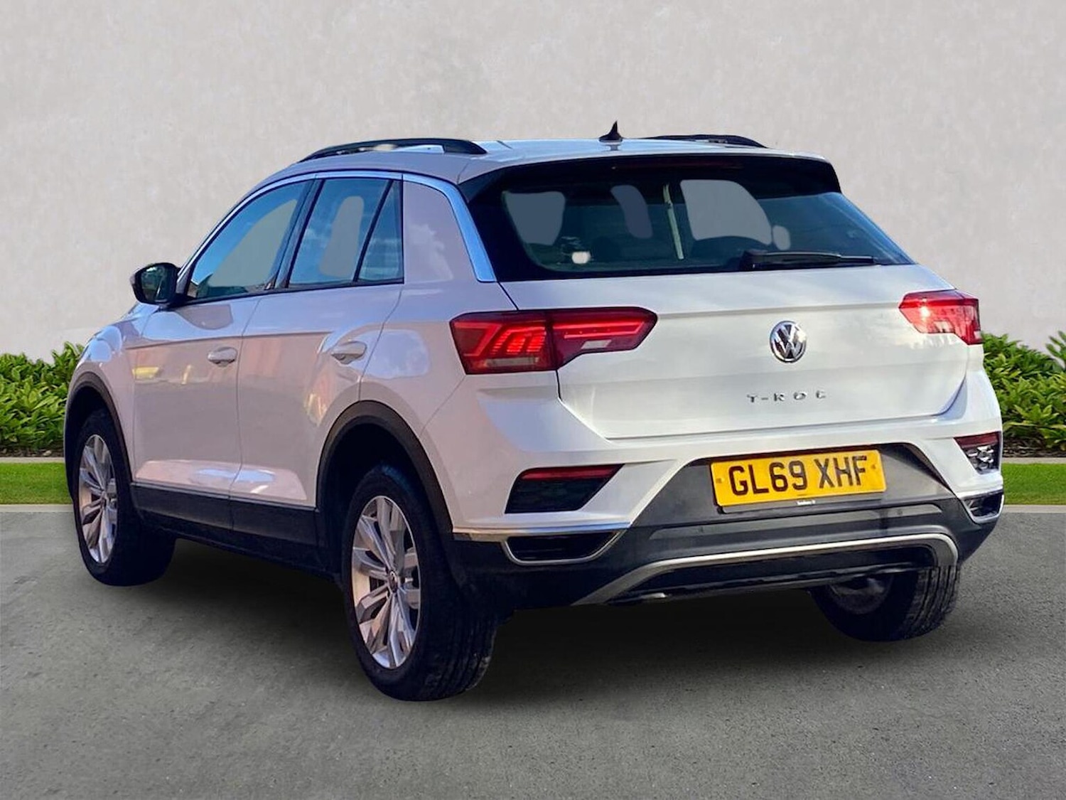 Used Volkswagen T-Roc 2019 for sale - 76860042: Photo 2