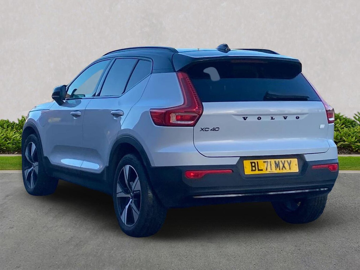 Used Volvo XC40 2021 for sale - 76794911: Photo 2