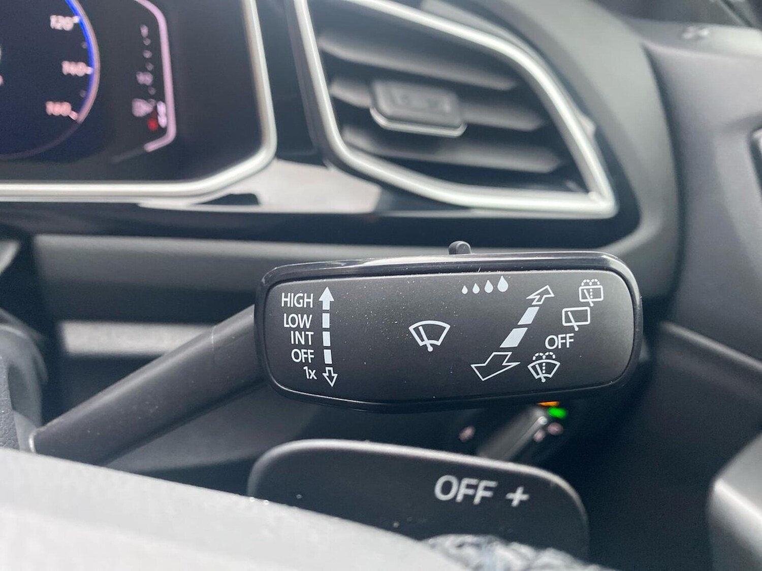 Used Volkswagen T-Roc 2025 for sale - 76577318: Photo 28