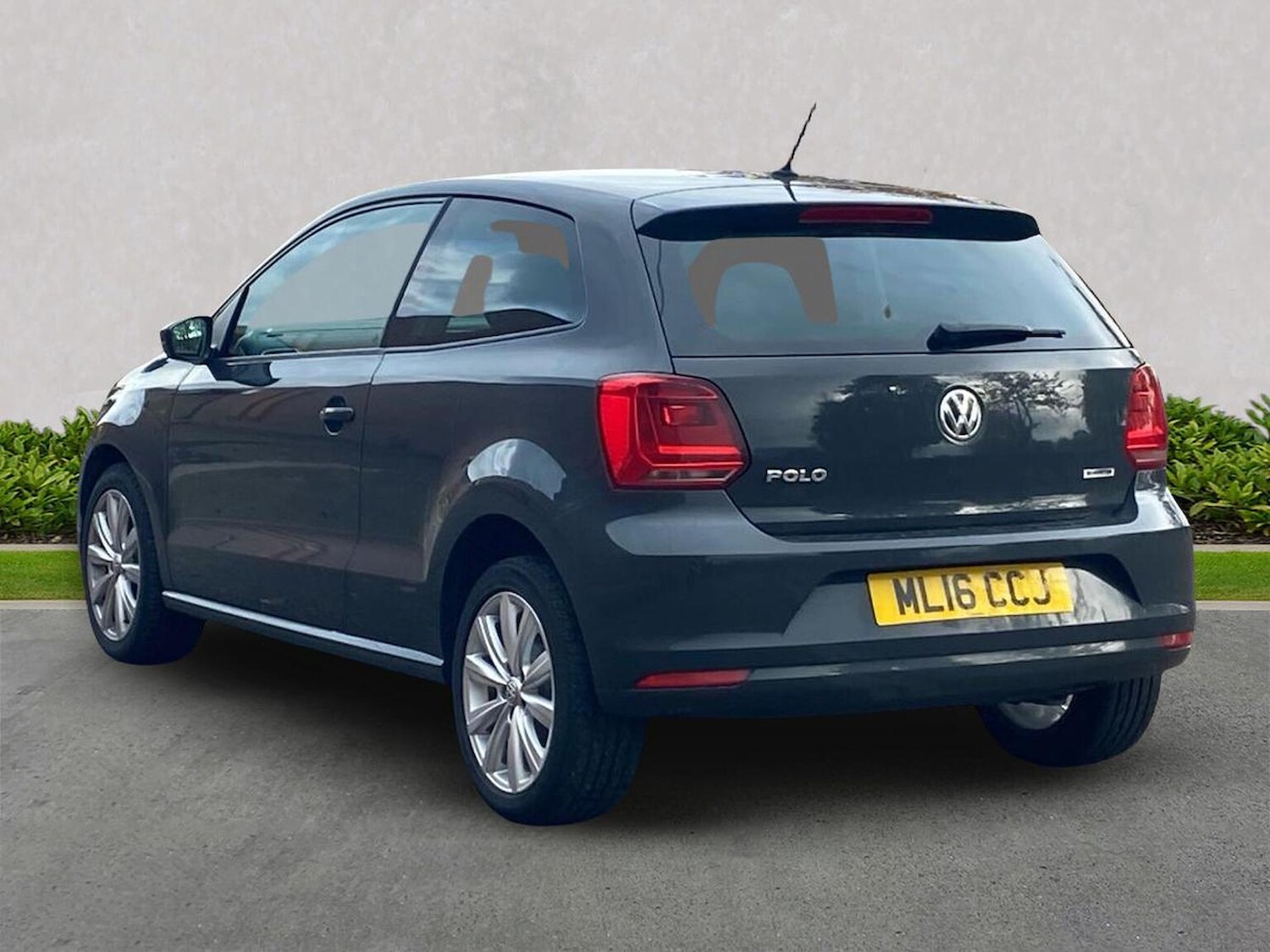 Used Volkswagen Polo 2016 for sale - 76346967: Photo 2