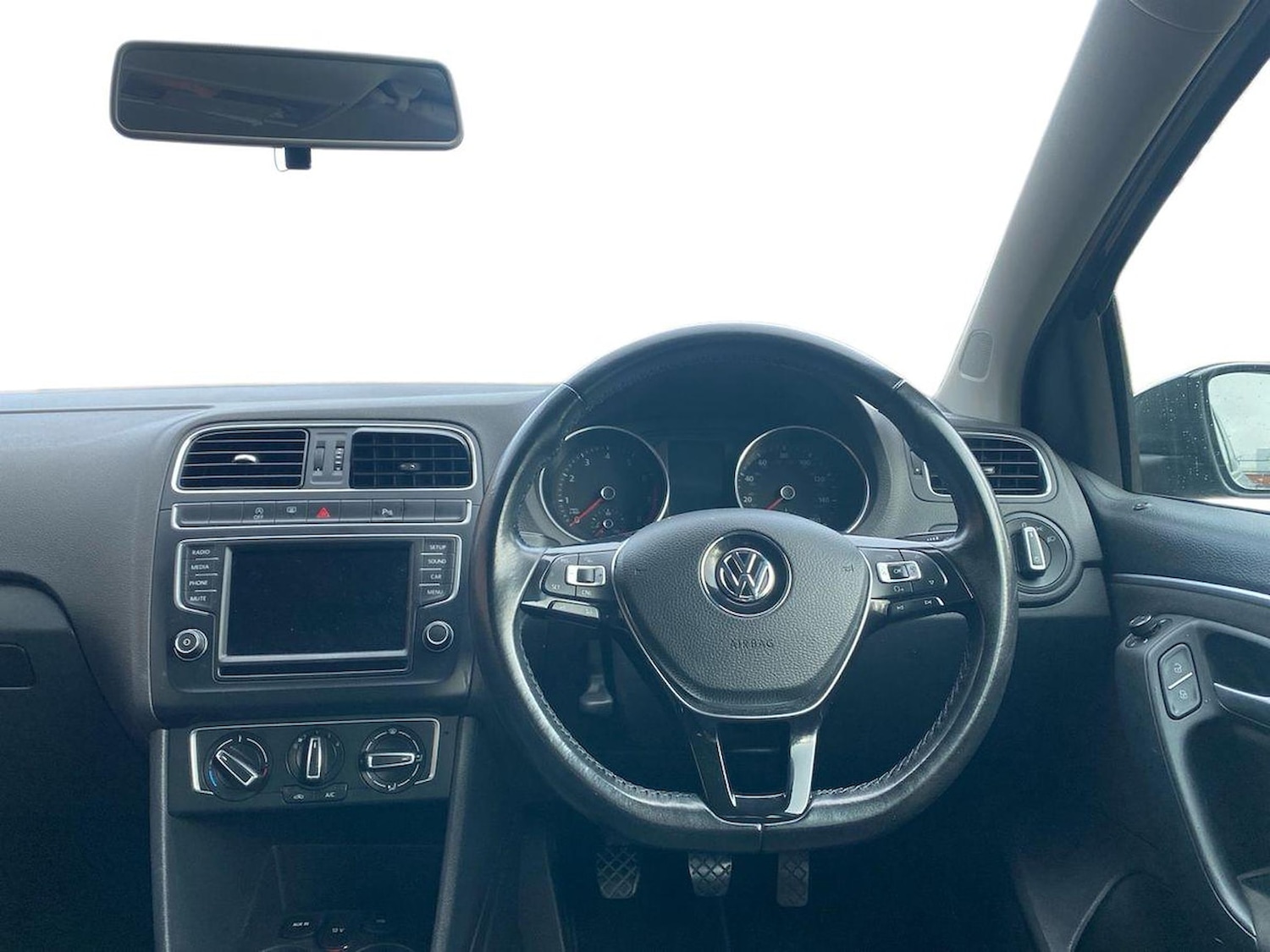 Used Volkswagen Polo 2016 for sale - 76346967: Photo 9