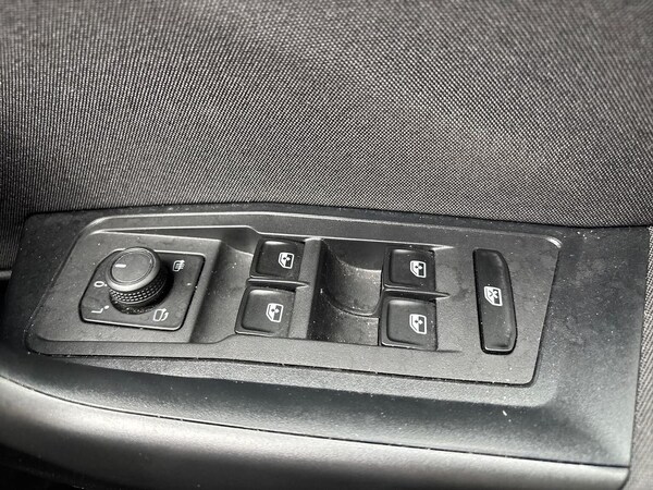 Used Volkswagen T-Roc 2023 for sale - 76275171: Photo 21