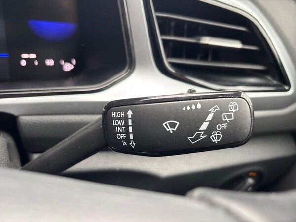 Used Volkswagen T-Roc 2023 for sale - 76275171: Photo 27