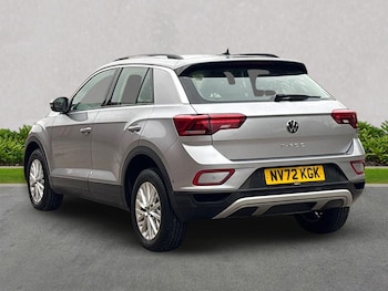 Used Volkswagen T-Roc 2023 for sale - 76275171: Photo 2