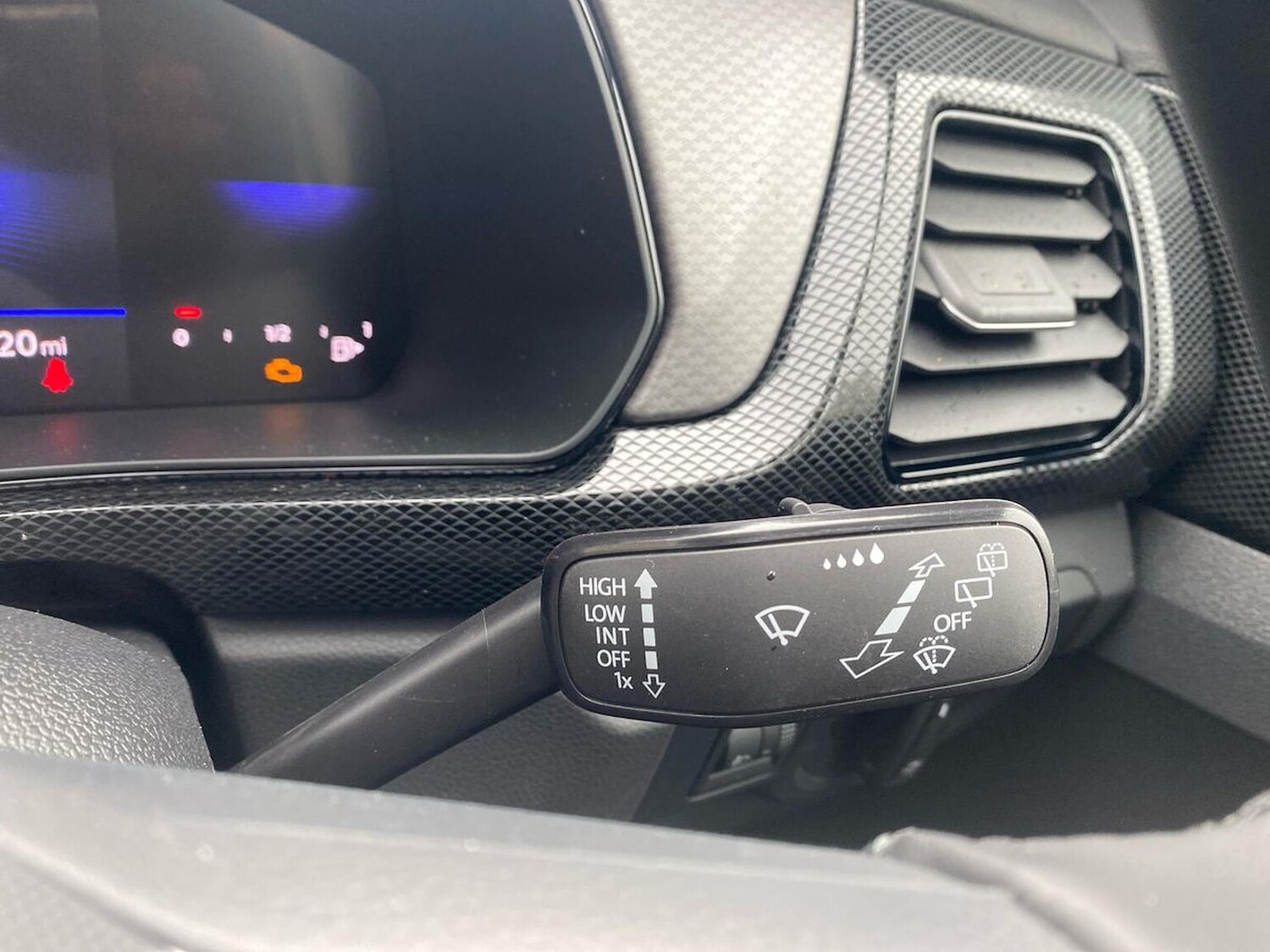 Used Volkswagen T-Cross 2025 for sale - 76149699: Photo 27