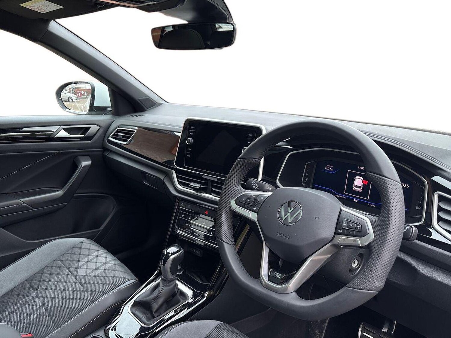 Used Volkswagen T-Roc 2025 for sale - 76275175: Photo 15