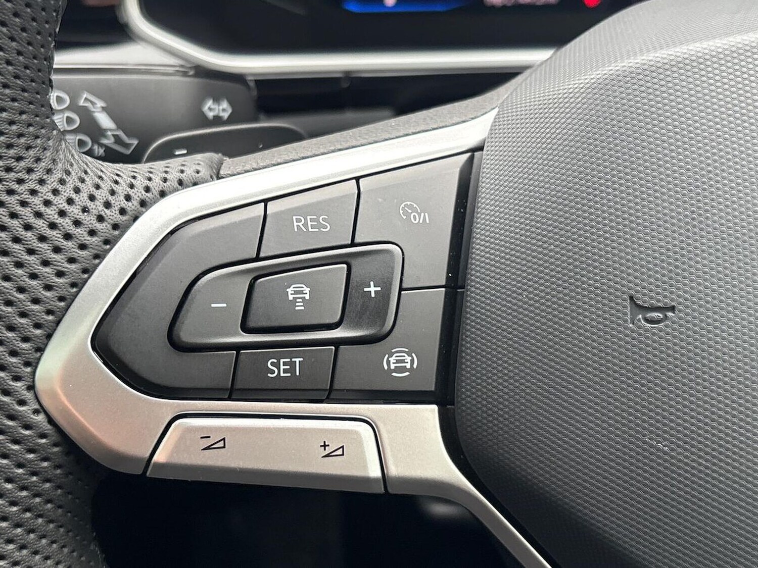Used Volkswagen T-Roc 2025 for sale - 76275175: Photo 27