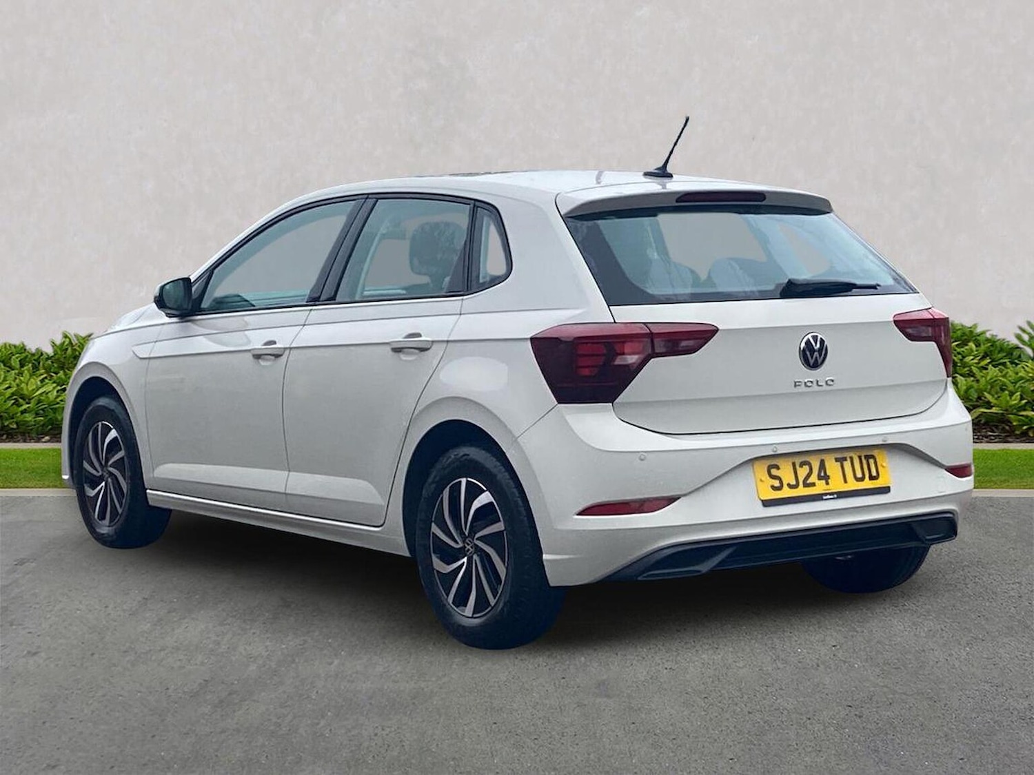 Used Volkswagen Polo 2024 for sale - 77616696: Photo 2