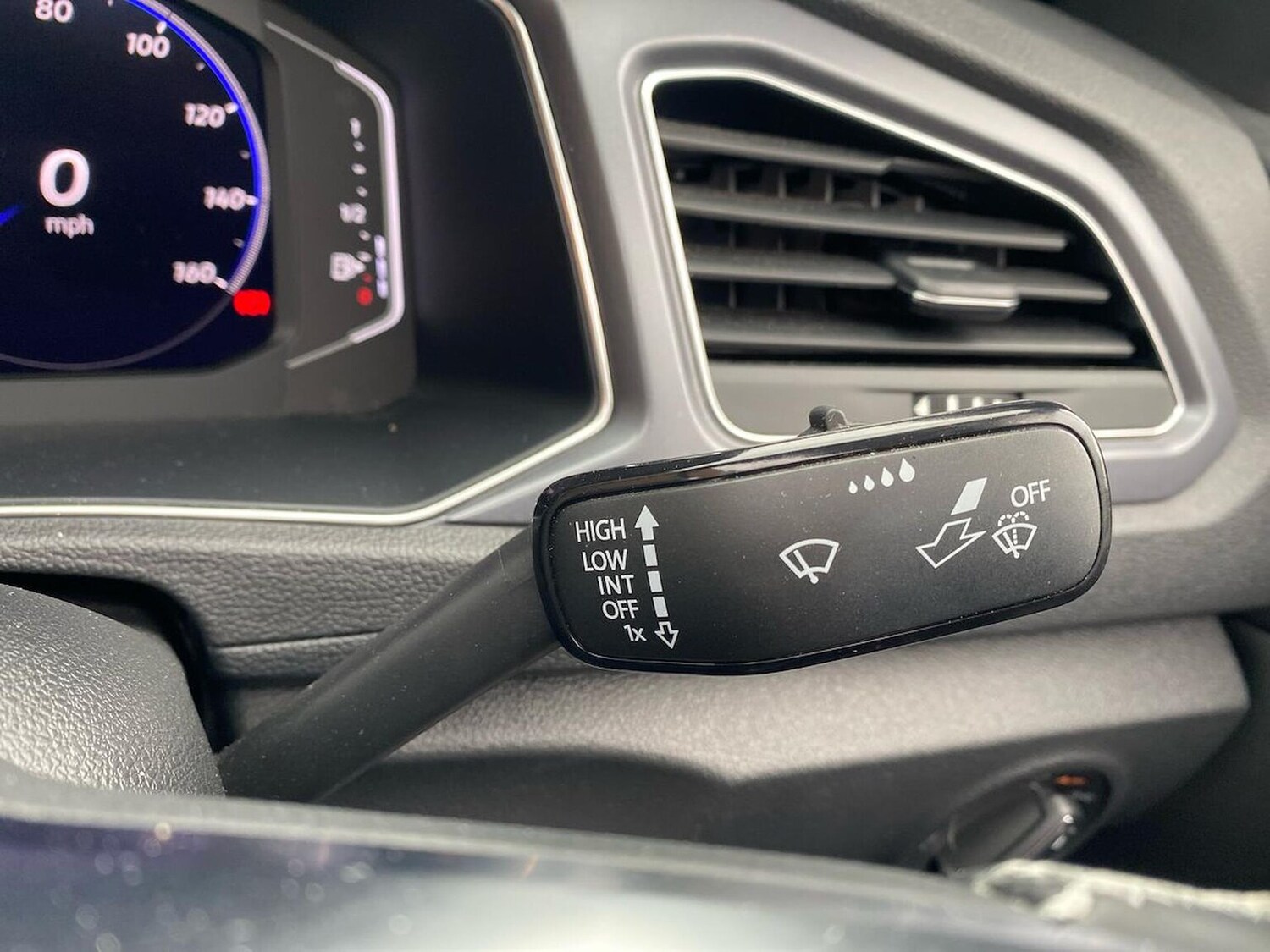 Used Volkswagen T-Roc 2022 for sale - 76007252: Photo 28