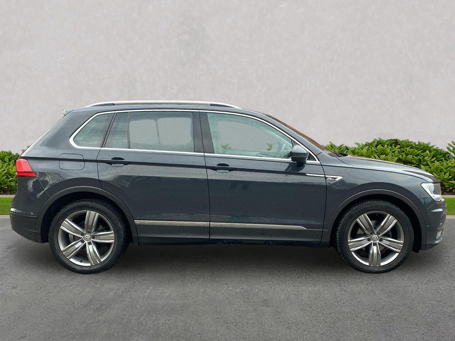Used Volkswagen Tiguan 2019 for sale - 76490575: Photo 3
