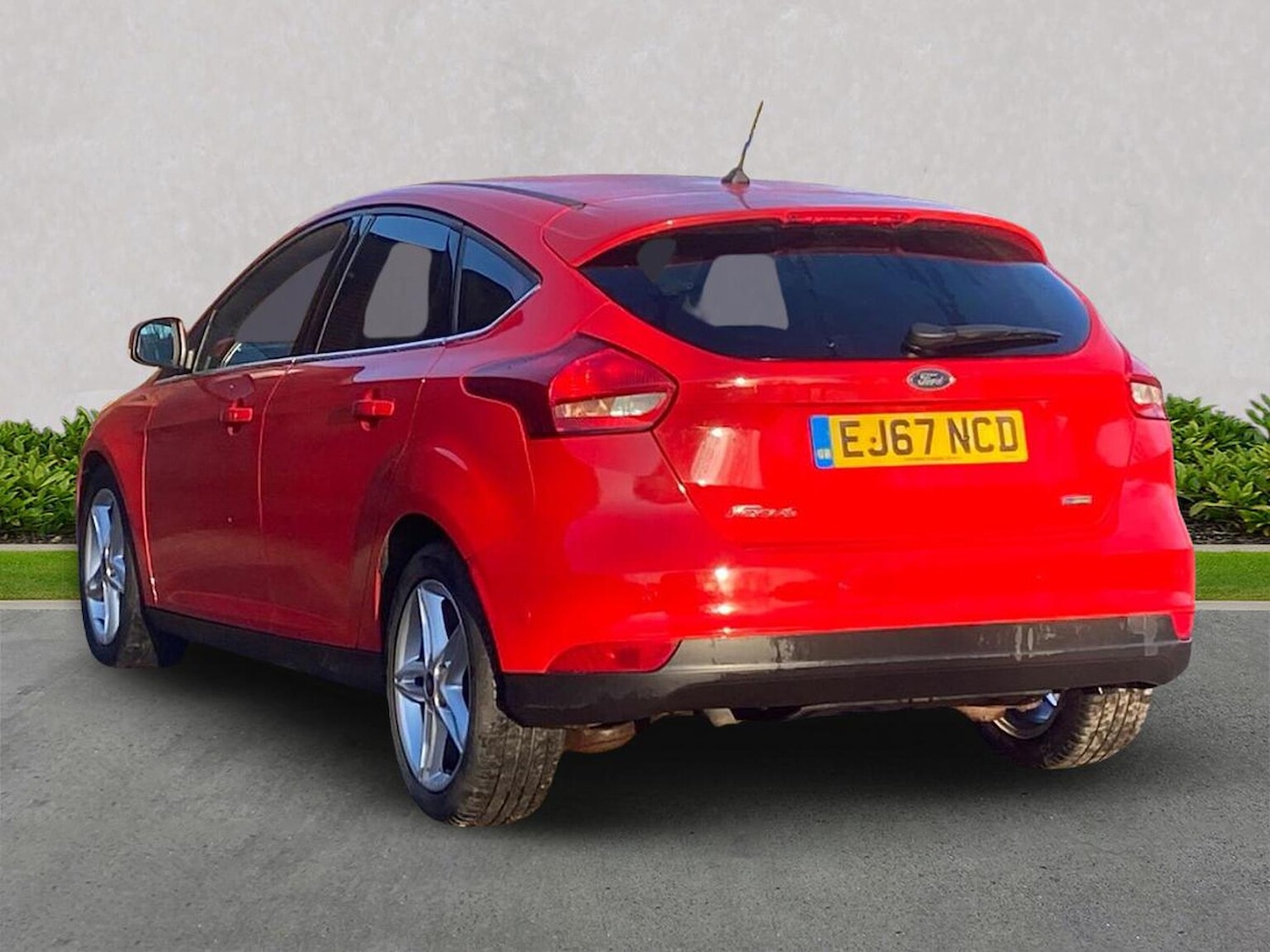 Used Ford Focus 2017 for sale - 76799404: Photo 2