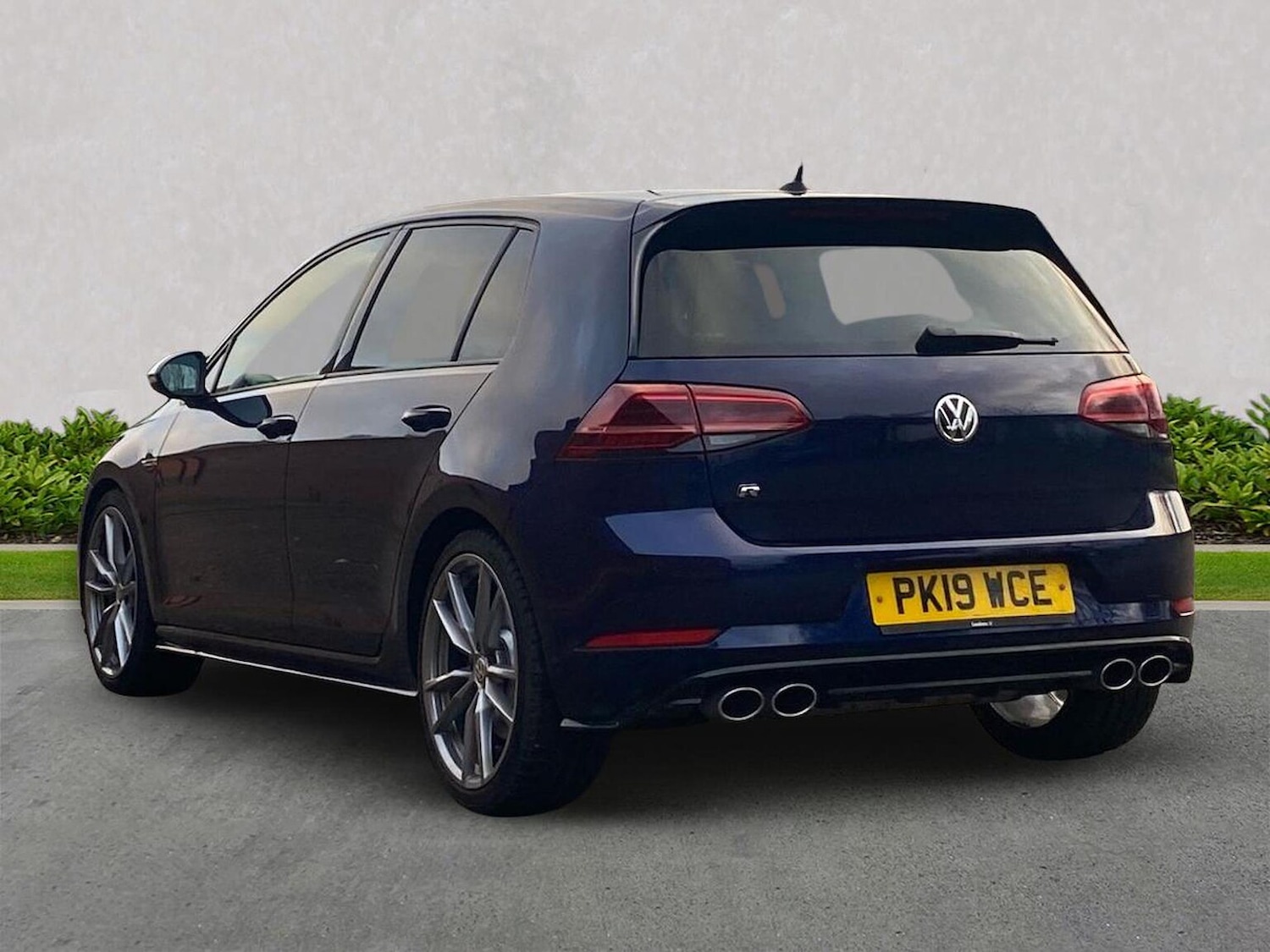 Used Volkswagen Golf 2019 for sale - 76809411: Photo 2