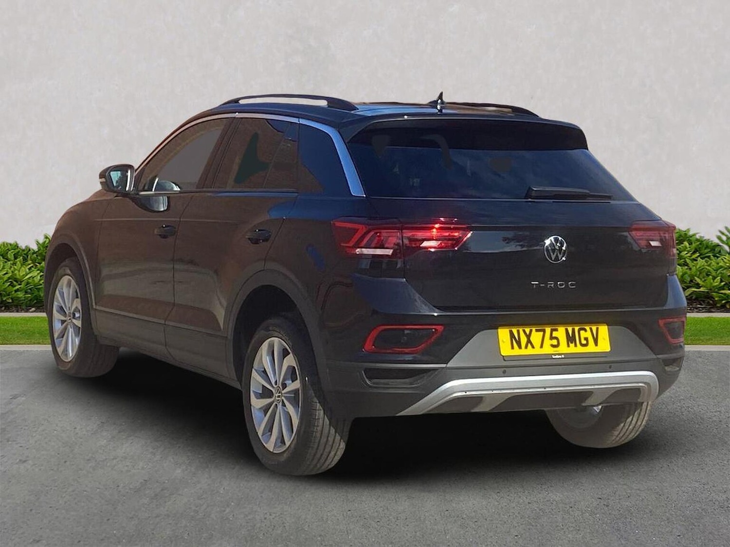 Used Volkswagen T-Roc 2025 for sale - 77488053: Photo 2