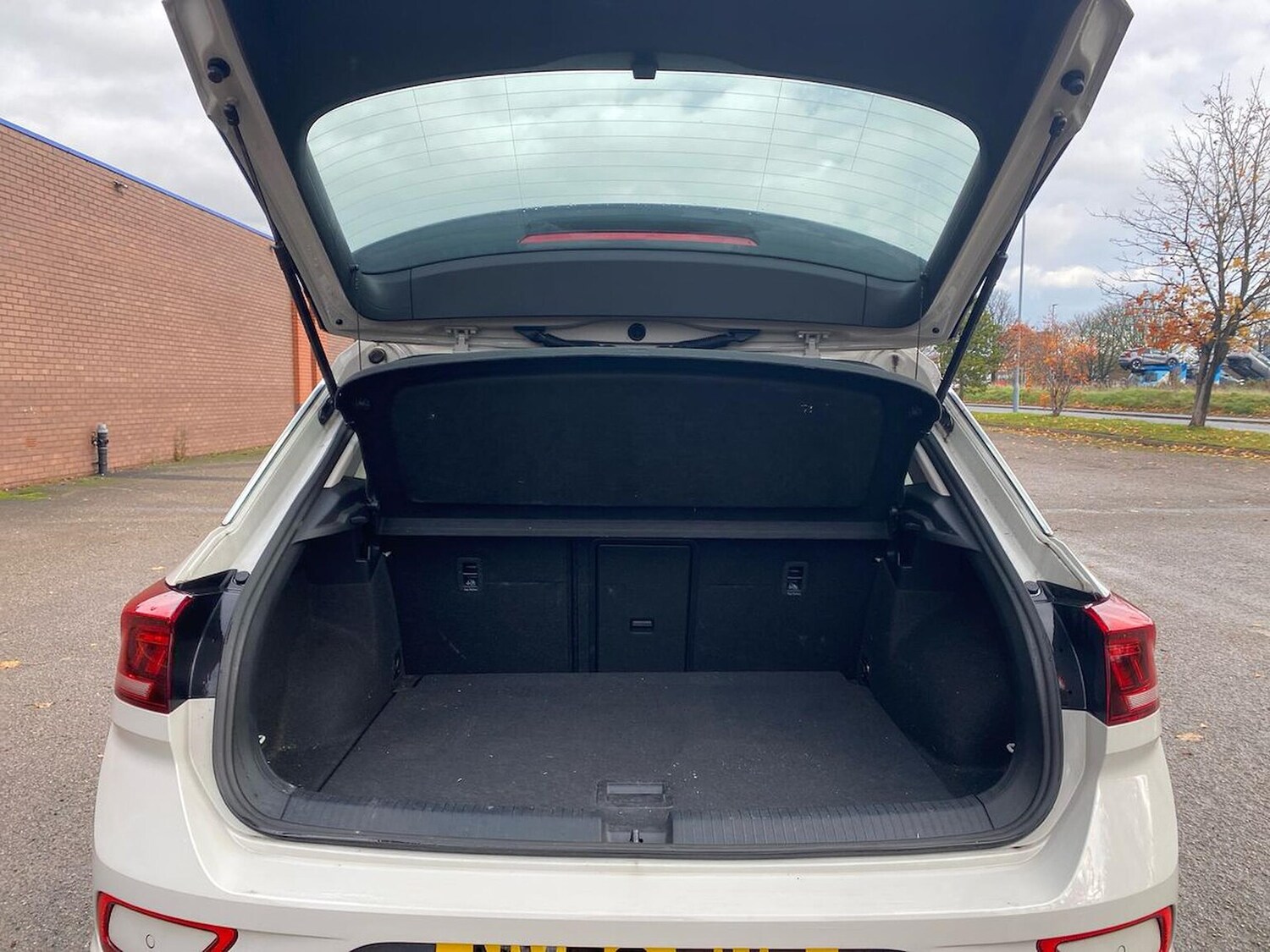 Used Volkswagen T-Roc 2023 for sale - 76477297: Photo 17