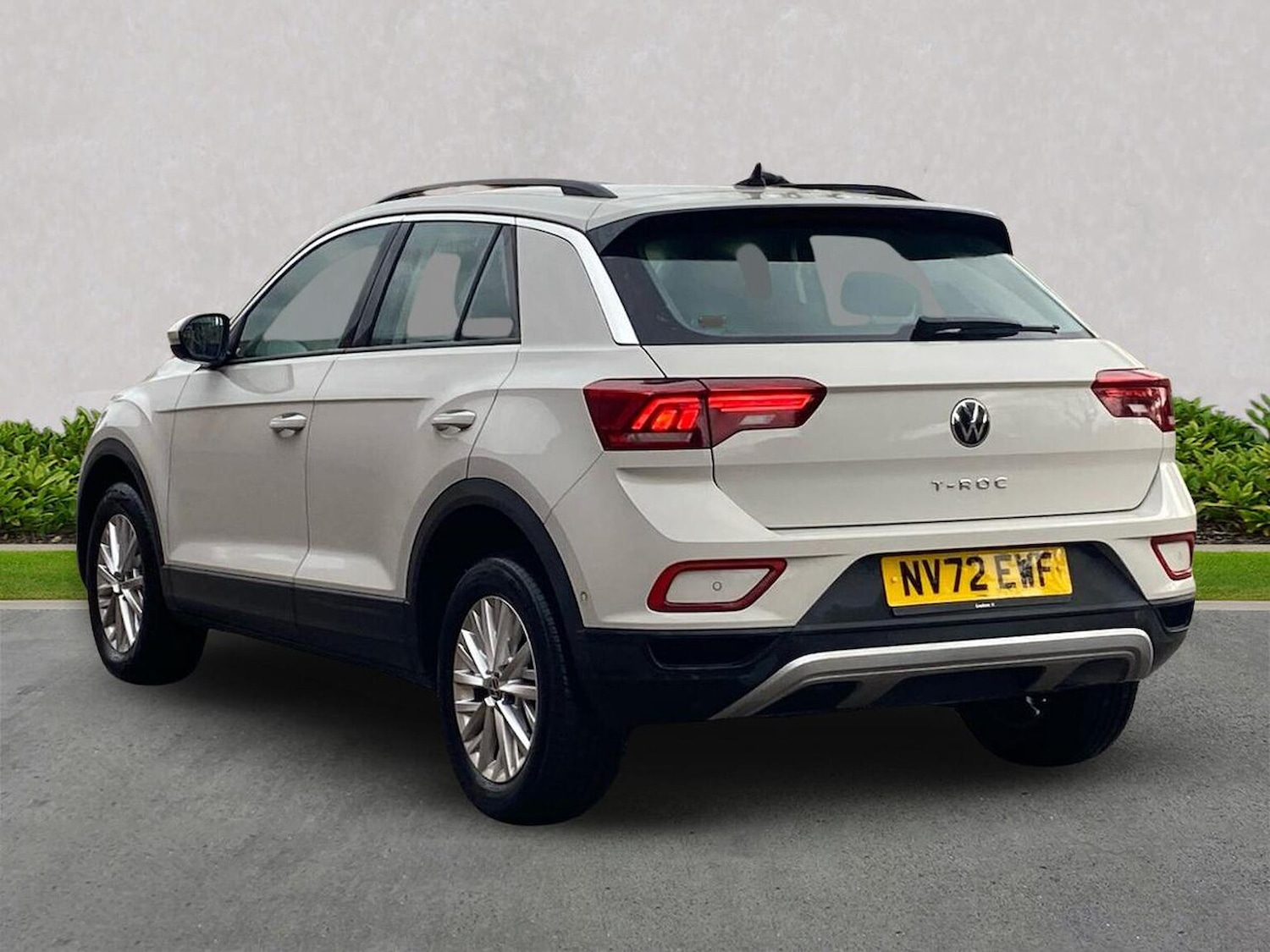 Used Volkswagen T-Roc 2023 for sale - 76477297: Photo 2