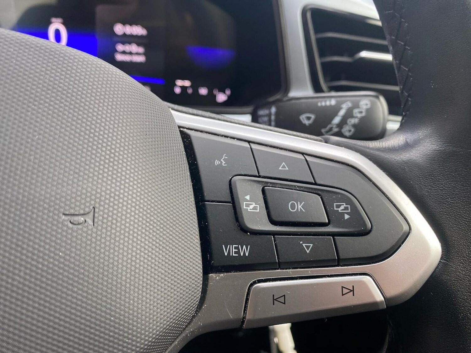 Used Volkswagen T-Roc 2023 for sale - 76477297: Photo 25