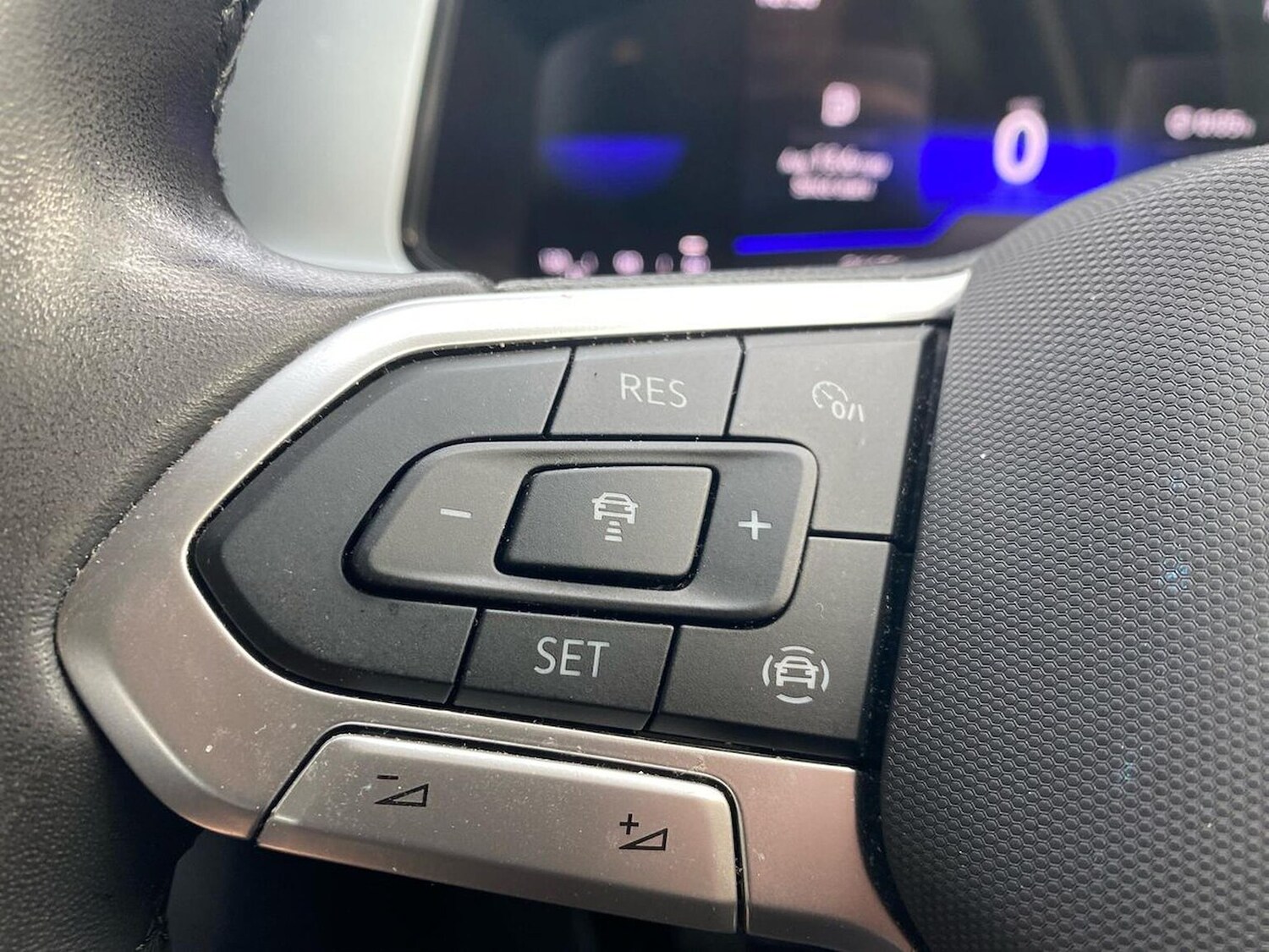 Used Volkswagen T-Roc 2023 for sale - 76477297: Photo 26