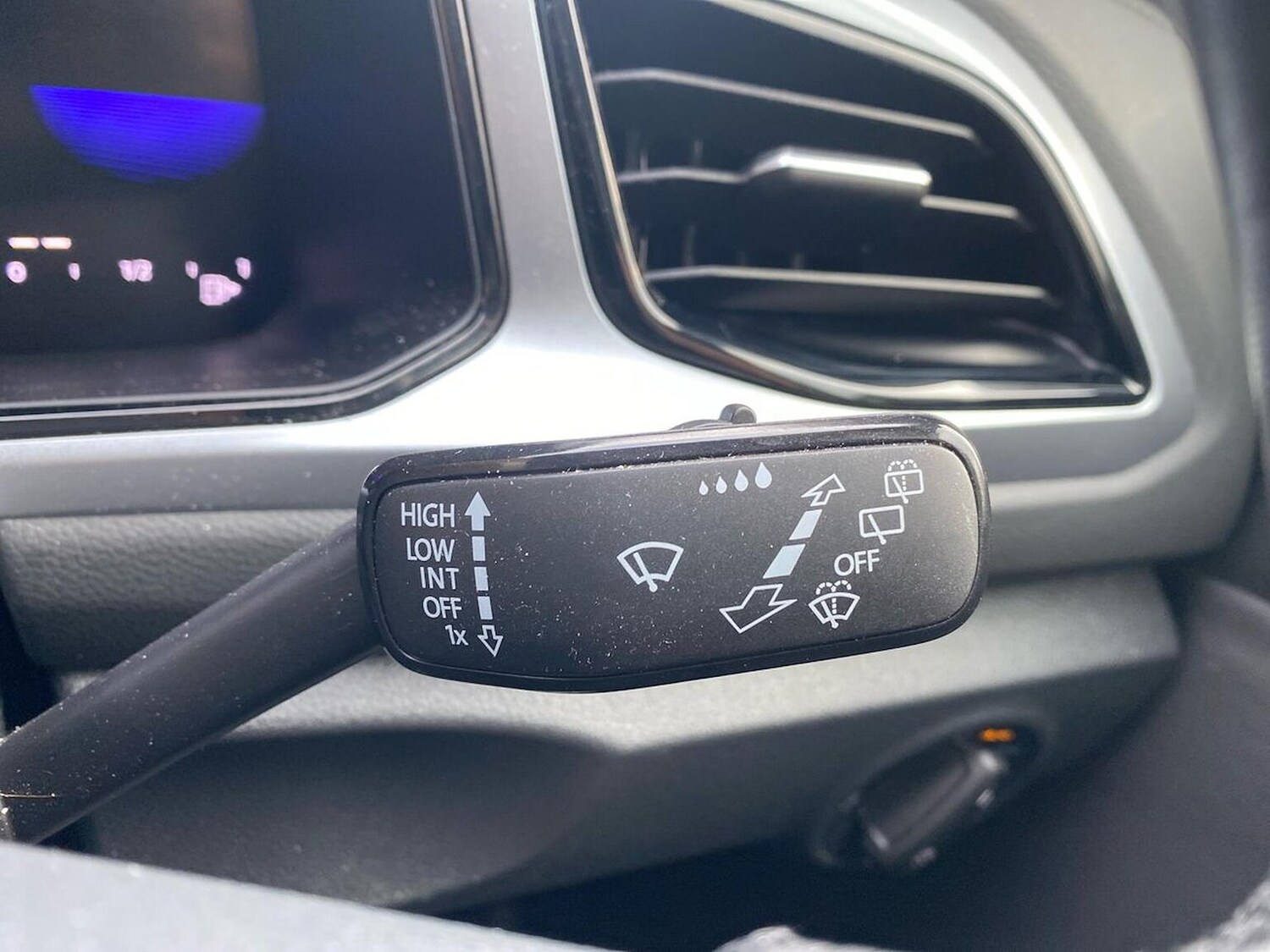 Used Volkswagen T-Roc 2023 for sale - 76477297: Photo 27