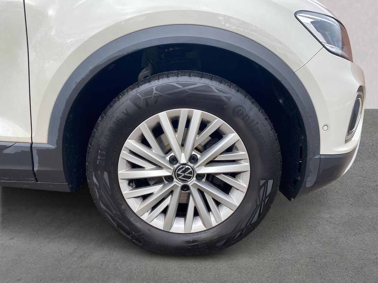 Used Volkswagen T-Roc 2023 for sale - 76477297: Photo 6