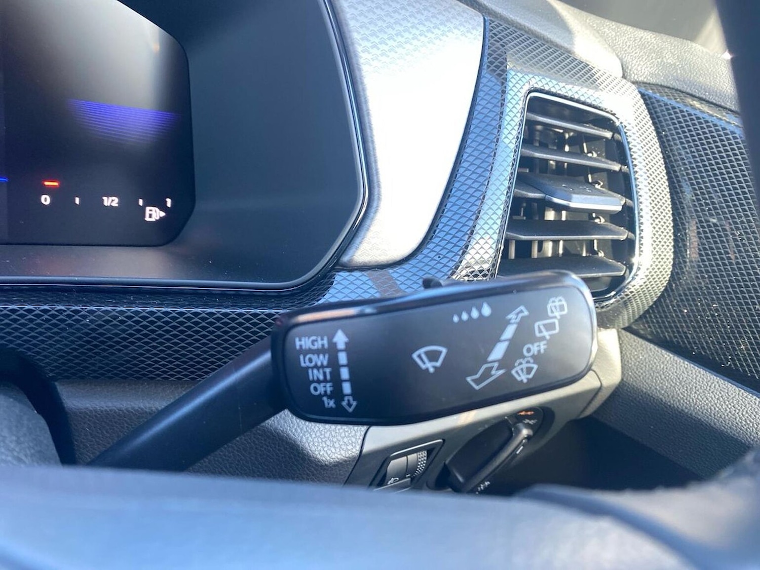 Used Volkswagen T-Cross 2025 for sale - 76187059: Photo 27