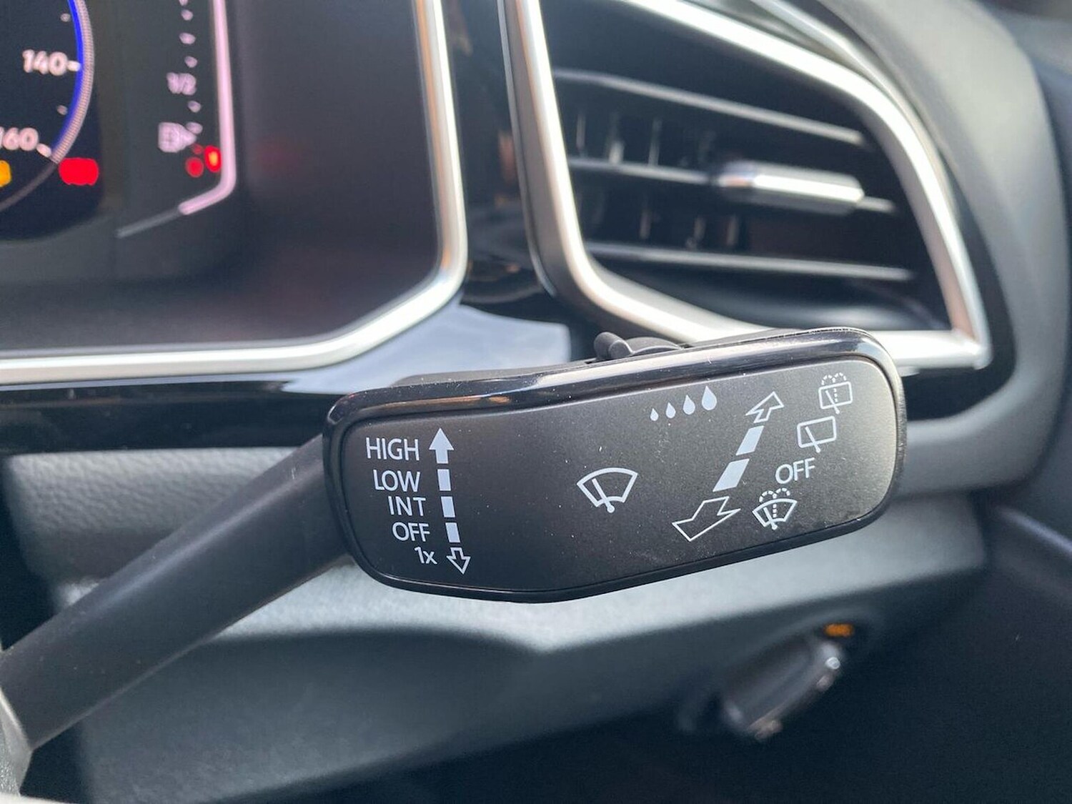 Used Volkswagen T-Roc 2025 for sale - 76490659: Photo 28