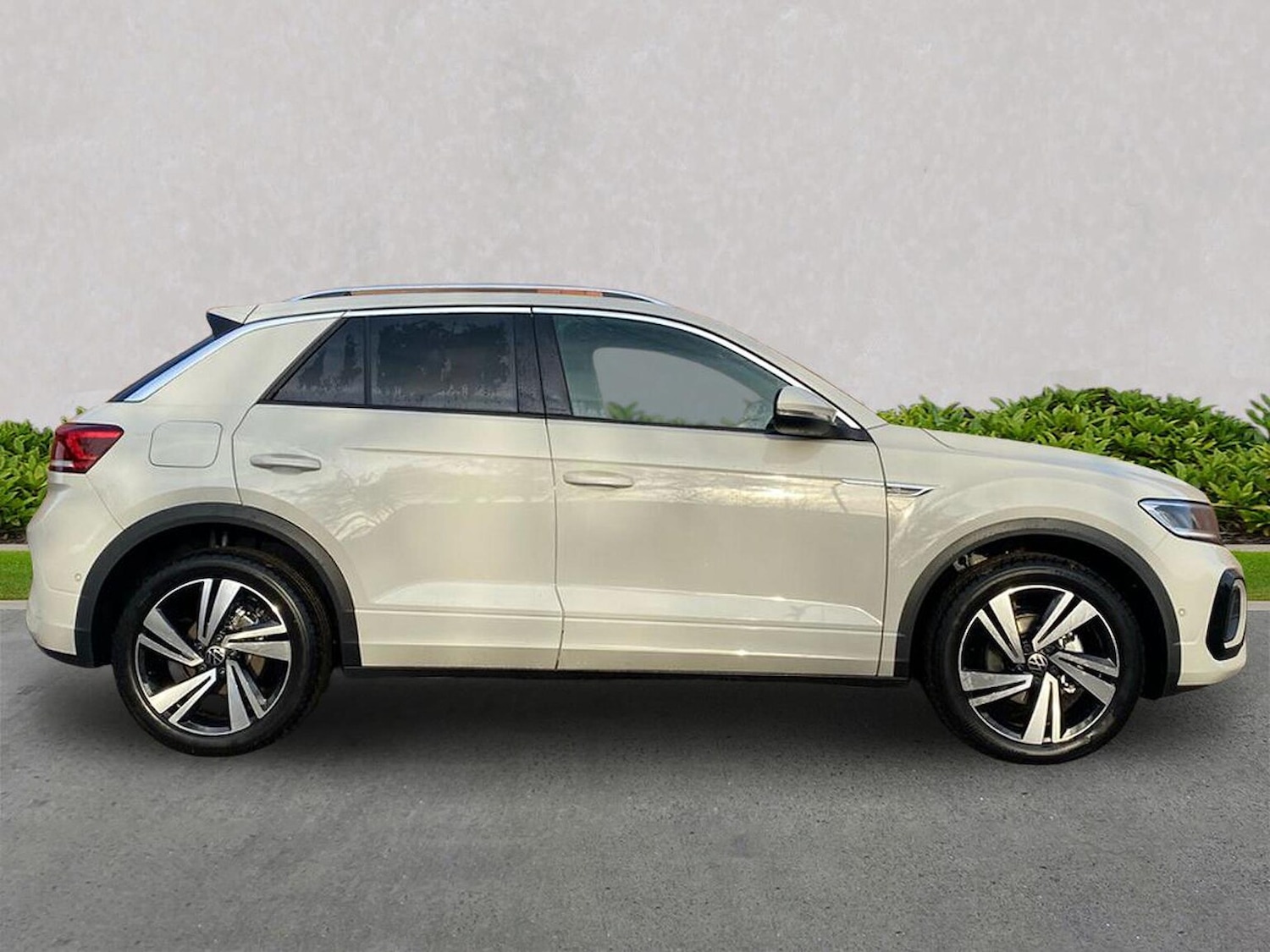 Used Volkswagen T-Roc 2025 for sale - 76490659: Photo 3